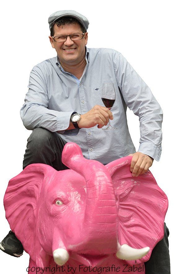 Alberto mit dem rosa Elefanten