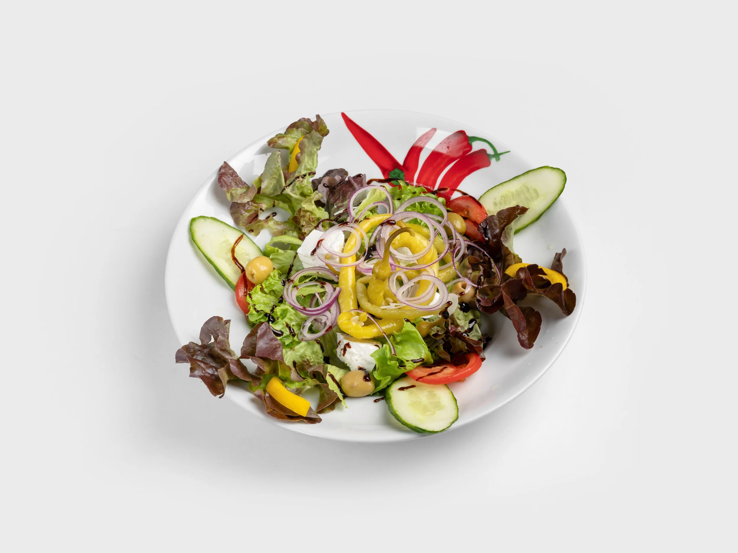 Frischer gemischter Salat mit knackigem Gemüse