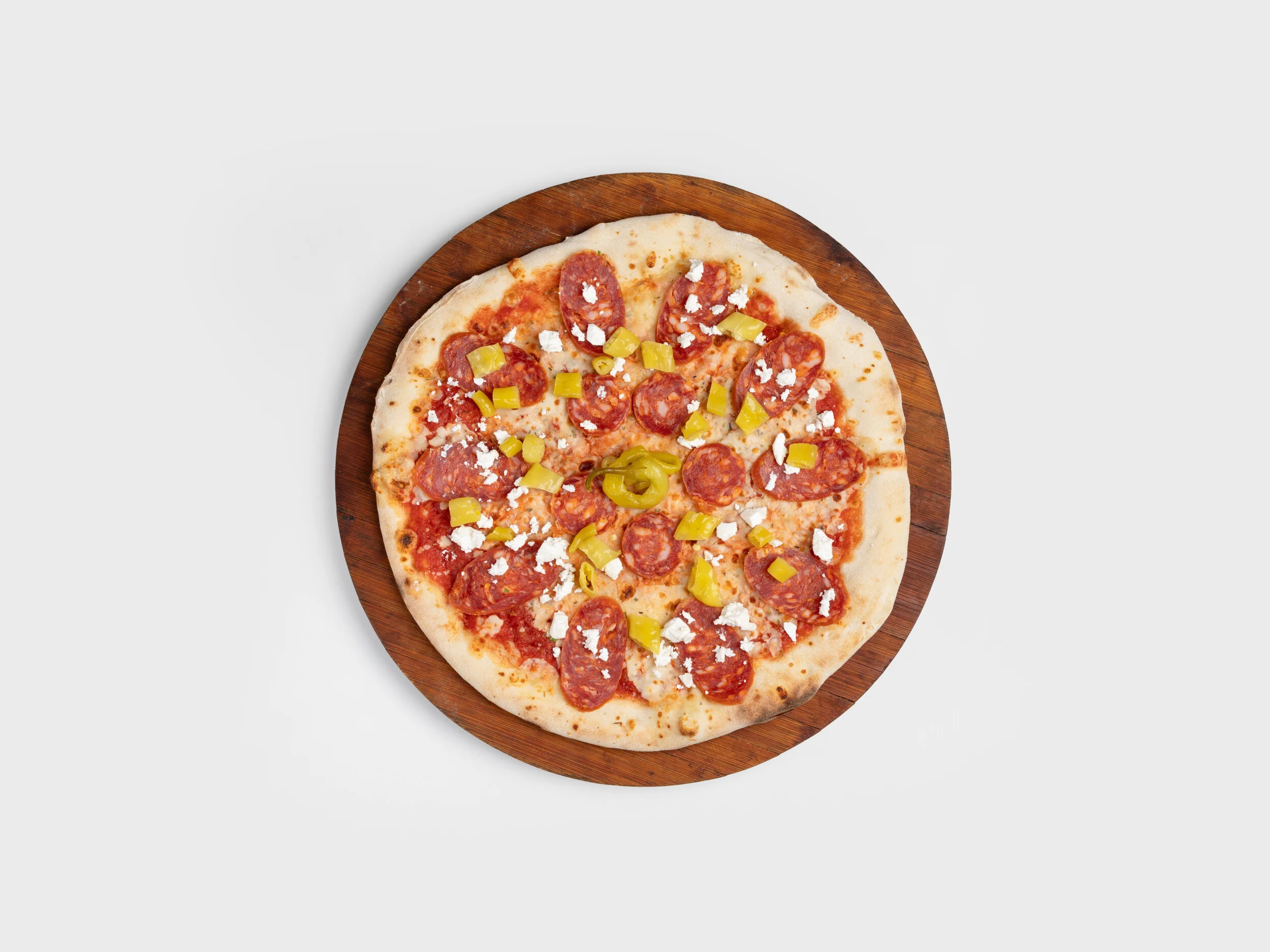 Pizza mit Salami und Peperoni