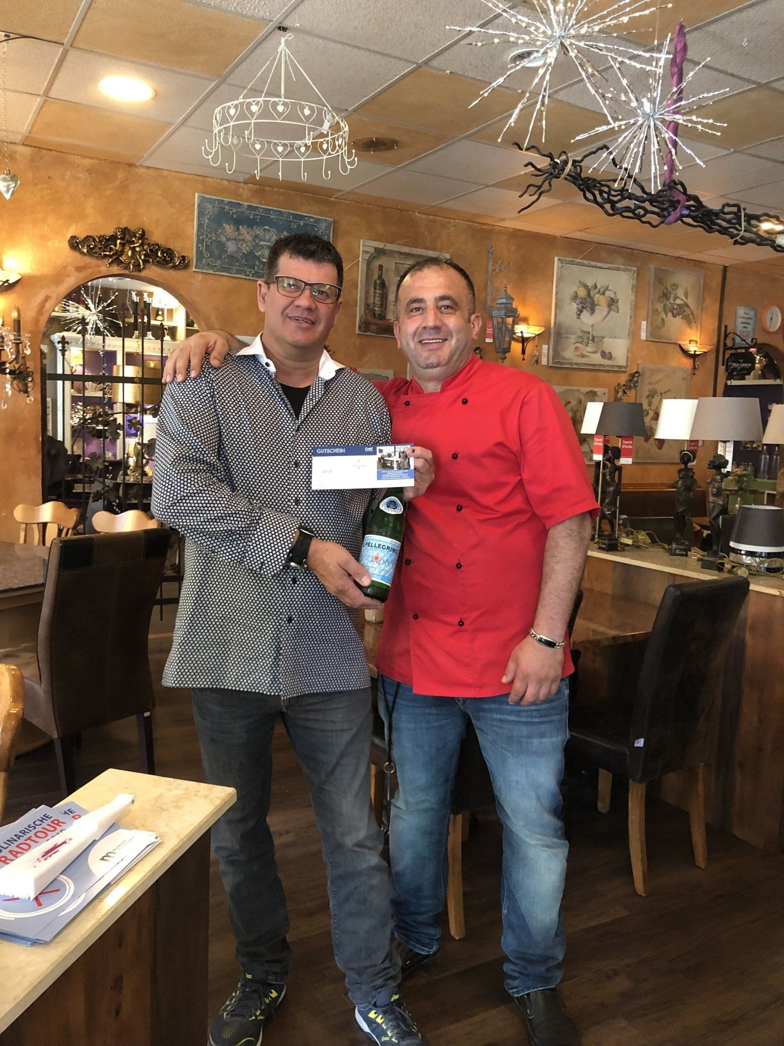 Alberto und Küchenchef im Restaurant
